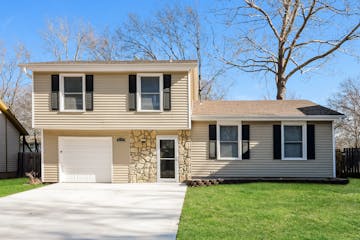 2128 E ARROWHEAD CIR OLATHE, KS 66062